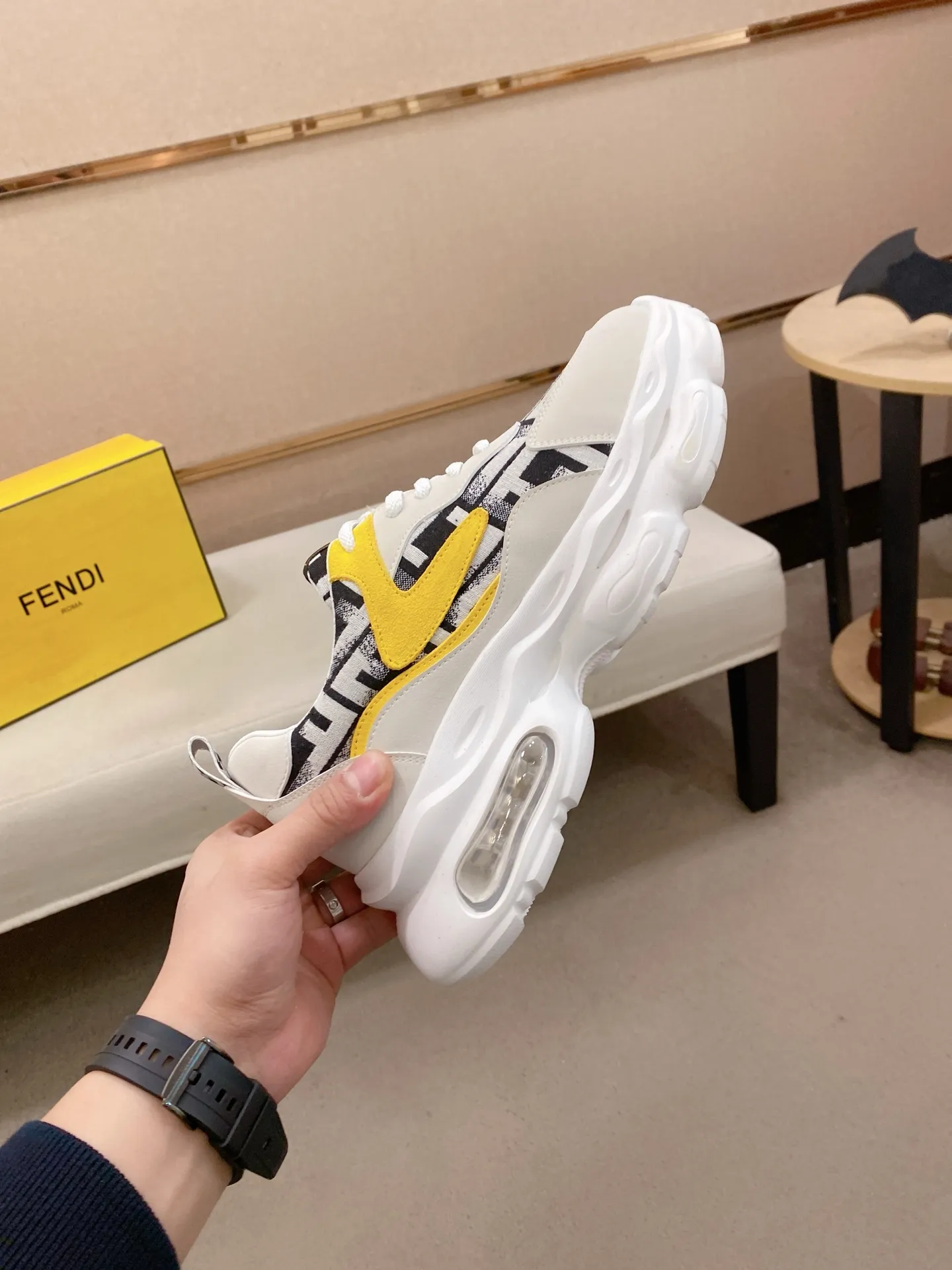 Factory price 442💰 (fendi) New style 👊🏻 upper 🇮🇹 imported cowhide fabric 🇩🇪 lining imported sheepskin lining. The original outsole is molded to highlight the identity of every man, and the upper foot is elegant and stable🚶🏻🚶🏻The high-end custom counters reproduce the original version📯No matter the wind or rain, the shoe last remains unchanged and can withstand the verification of time🔍️,🔵 Size: 38-44